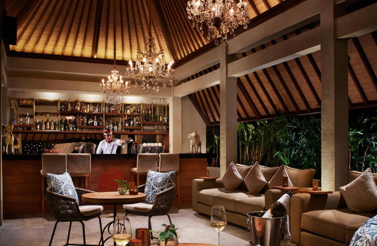 Goya Boutique Resort Ουμπούντ Εξωτερικό φωτογραφία The bar at the Four Seasons Resort