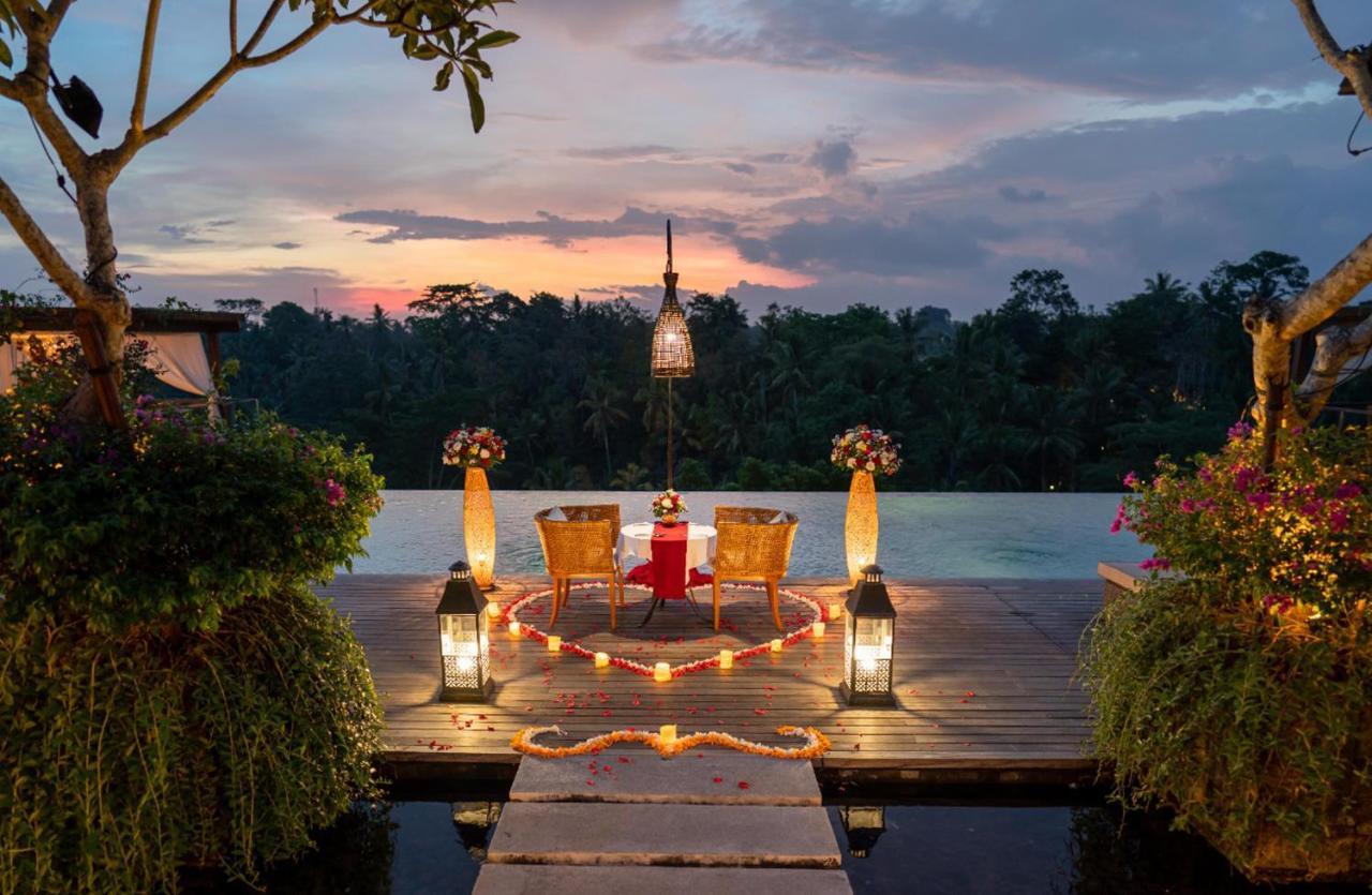 Goya Boutique Resort Ουμπούντ Εξωτερικό φωτογραφία Romantic dinner at a resort in Bali, Indonesia