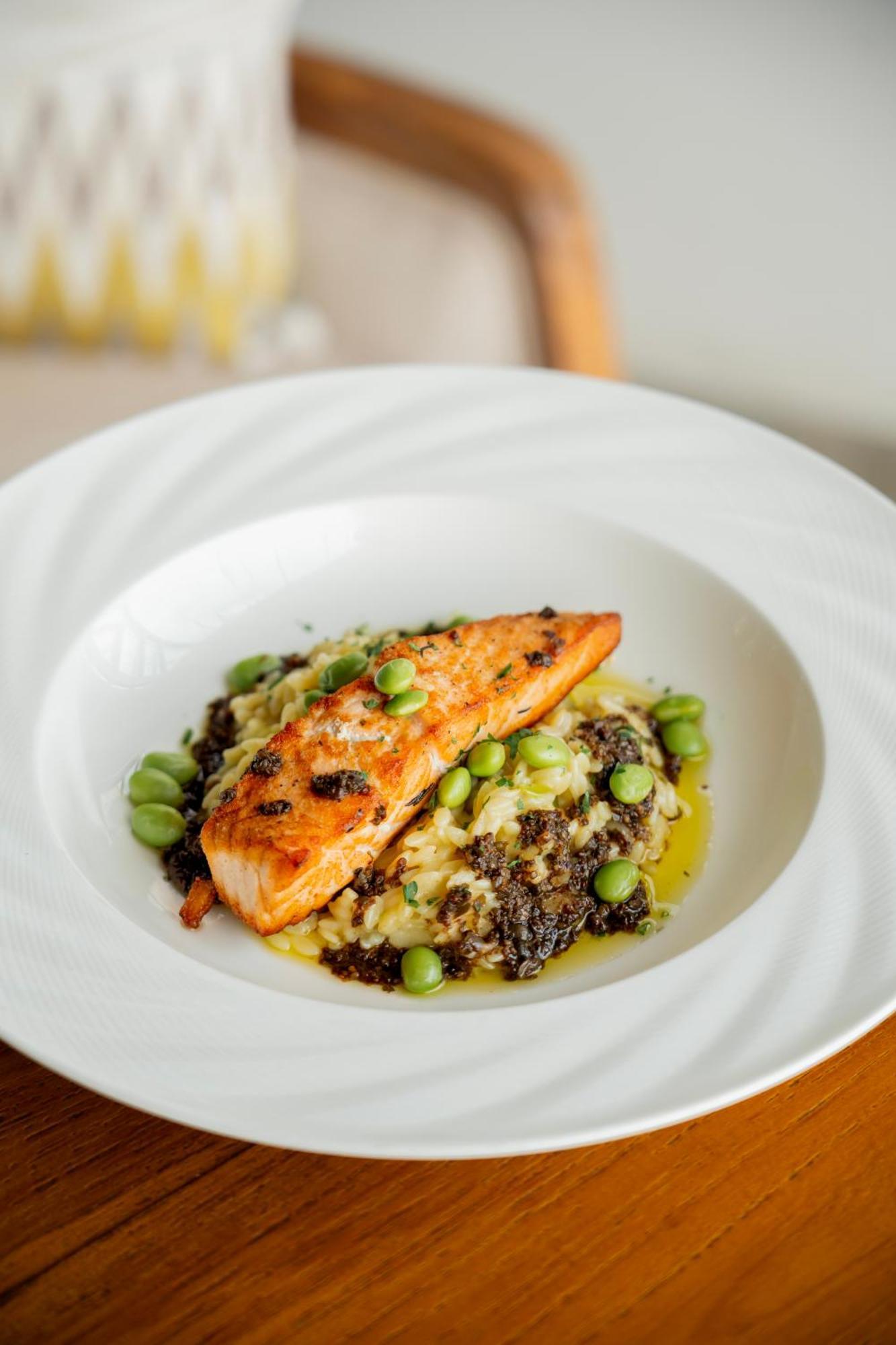 Goya Boutique Resort Ουμπούντ Εξωτερικό φωτογραφία Salmon with quinoa