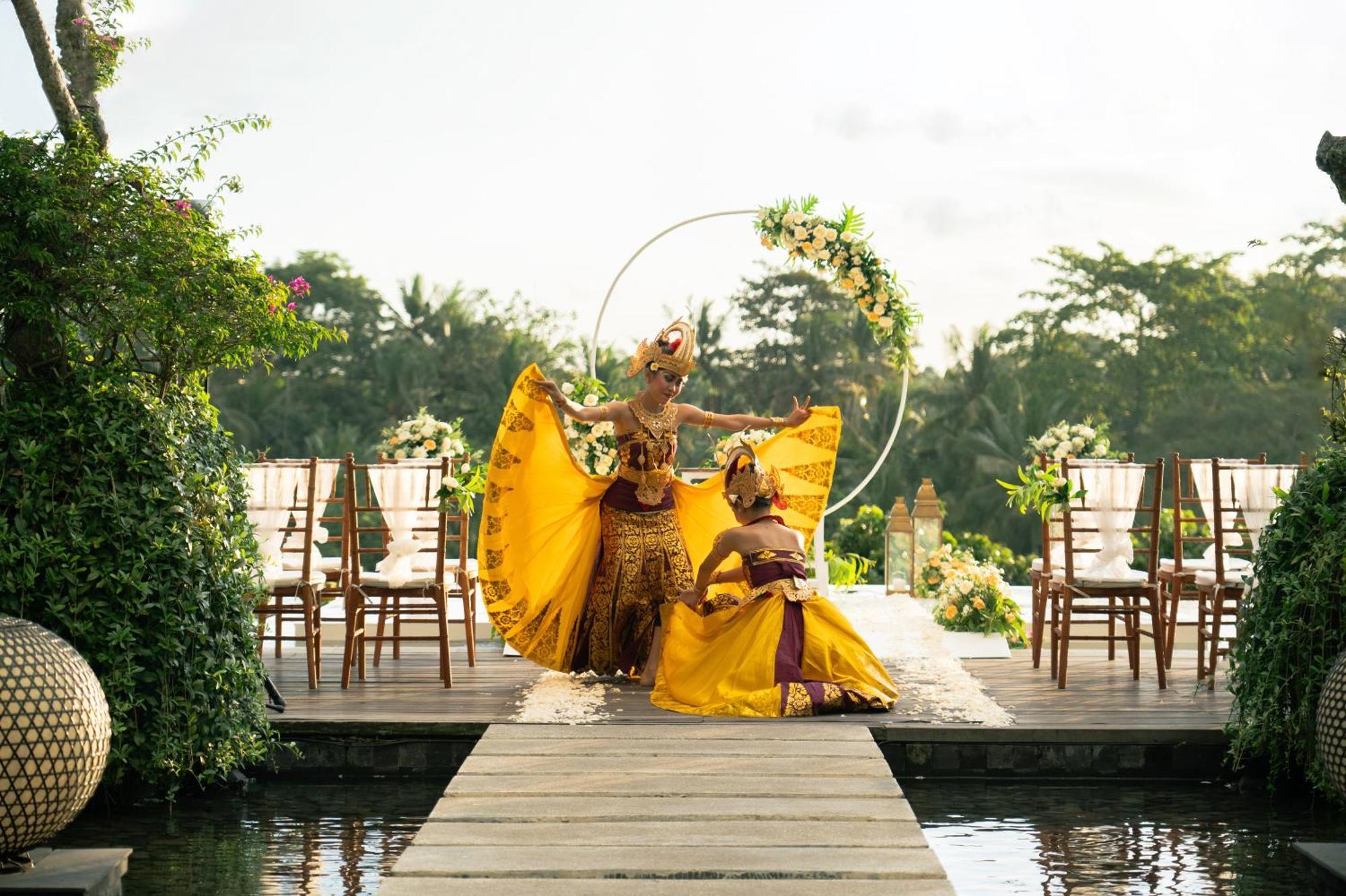 Goya Boutique Resort Ουμπούντ Εξωτερικό φωτογραφία A traditional Javanese wedding ceremony